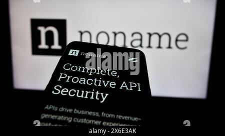 Téléphone portable avec la page Web de la société américaine de cybersécurité Noname Security devant le logo de l'entreprise. Concentrez-vous sur le coin supérieur gauche de l'écran du téléphone. Banque D'Images