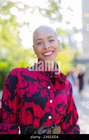 14 mai 2024, Rhénanie-du-Nord-Westphalie, Kšln : Sharon Battiste, présentatrice, vient au Flora pour présenter la troisième saison de la série Netflix 'Bridgerton'. Photo : Rolf Vennenbernd/dpa Banque D'Images