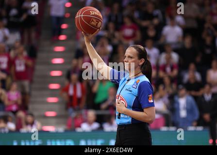 Bonn, Deutschland. 14 mai 2024. Arbitre Anne Panther, Telekom Baskets Bonn vs MHP Riesen Ludwigsburg, easyCredit BBL, Play-In, Bonn, 14.05.2024. Crédit : Juergen Schwarz/Alamy Live News Banque D'Images