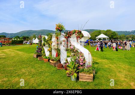 Installation de RHS Letters par Flowers from the Farm au RHS Malvern Spring Festival au Three Counties Showground, Malvern Banque D'Images