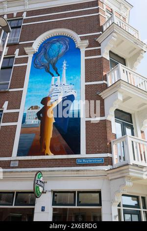 Murale du SS Rotterdam, ancien fleuron de la ligne Holland America sur une maison à Rotterdam. Banque D'Images