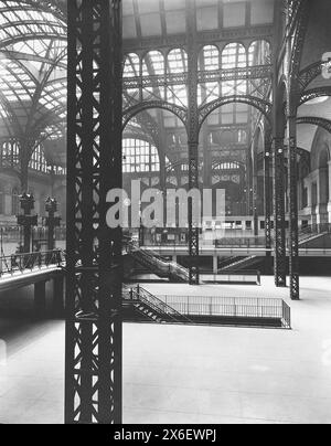 Pennsylvania station, vue intérieure, New York City, New York, États-Unis, Berenice Abbott, Federal Art Project, 'Changing New York', 1936 Banque D'Images