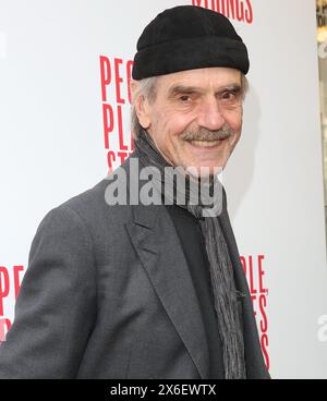 Jeremy irons assiste à la « soirée d'ouverture » du célèbre « People places & Things » au Trafalgar Theatre de Londres. Banque D'Images