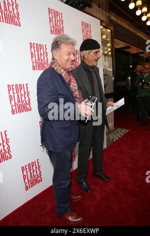 Jeremy irons assiste à la « soirée d'ouverture » du célèbre « People places & Things » au Trafalgar Theatre de Londres. Banque D'Images