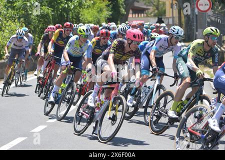 Palma Campania, Italie. 14 mai 2024. Étape cycliste du Giro D'Italia à Palma Campania dans la province de Naples. Les cyclistes, qui sont partis de Pompéi, en action lors du passage avec arrivée à Cusano Mutri. (Crédit image : © Agostino Gemito/Pacific Press via ZUMA Press Wire) USAGE ÉDITORIAL SEULEMENT! Non destiné à UN USAGE commercial ! Banque D'Images