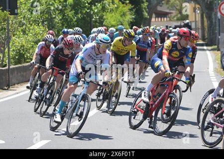 Palma Campania, Italie. 14 mai 2024. Étape cycliste du Giro D'Italia à Palma Campania dans la province de Naples. Les cyclistes, qui sont partis de Pompéi, en action lors du passage avec arrivée à Cusano Mutri. (Crédit image : © Agostino Gemito/Pacific Press via ZUMA Press Wire) USAGE ÉDITORIAL SEULEMENT! Non destiné à UN USAGE commercial ! Banque D'Images