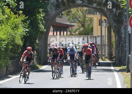 Palma Campania, Italie. 14 mai 2024. Étape cycliste du Giro D'Italia à Palma Campania dans la province de Naples. Les cyclistes, qui sont partis de Pompéi, en action lors du passage avec arrivée à Cusano Mutri. (Crédit image : © Agostino Gemito/Pacific Press via ZUMA Press Wire) USAGE ÉDITORIAL SEULEMENT! Non destiné à UN USAGE commercial ! Banque D'Images