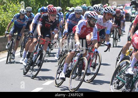 Palma Campania, Italie. 14 mai 2024. Étape cycliste du Giro D'Italia à Palma Campania dans la province de Naples. Les cyclistes, qui sont partis de Pompéi, en action lors du passage avec arrivée à Cusano Mutri. (Crédit image : © Agostino Gemito/Pacific Press via ZUMA Press Wire) USAGE ÉDITORIAL SEULEMENT! Non destiné à UN USAGE commercial ! Banque D'Images