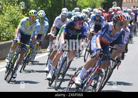 Palma Campania, Italie. 14 mai 2024. Étape cycliste du Giro D'Italia à Palma Campania dans la province de Naples. Les cyclistes, qui sont partis de Pompéi, en action lors du passage avec arrivée à Cusano Mutri. (Crédit image : © Agostino Gemito/Pacific Press via ZUMA Press Wire) USAGE ÉDITORIAL SEULEMENT! Non destiné à UN USAGE commercial ! Banque D'Images