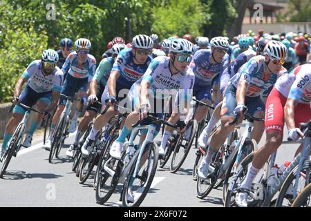 Palma Campania, Italie. 14 mai 2024. Étape cycliste du Giro D'Italia à Palma Campania dans la province de Naples. Les cyclistes, qui sont partis de Pompéi, en action lors du passage avec arrivée à Cusano Mutri. (Crédit image : © Agostino Gemito/Pacific Press via ZUMA Press Wire) USAGE ÉDITORIAL SEULEMENT! Non destiné à UN USAGE commercial ! Banque D'Images