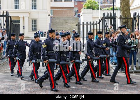 Les signaux de Queen’s Gurkha quittent Wellington Barracks, Londres, le mercredi 1er mai 2024. Photo : David Rowland / One-Image.com Banque D'Images