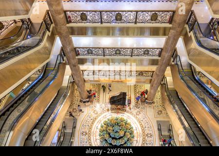 HANOI, Vietnam, 21 Avr 2019, l'intérieur du mall Trang Tien Plaza Banque D'Images