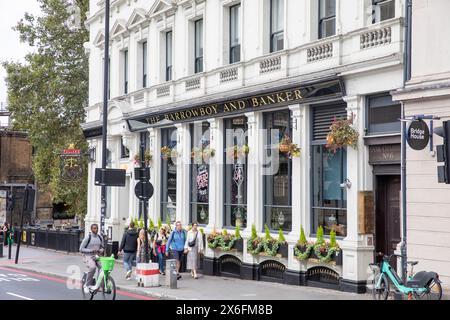 Pub de Londres, le Barrowboy and Banker public House à Londres était le site de la première succursale de la National Westminster Bank, Londres, Angleterre, 2023 Banque D'Images