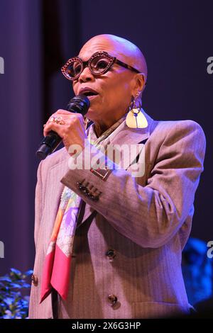 Dee Dee Bridgewater se produisant au Cheltenham Jazz Festival, Royaume-Uni. 4 mai 2024 Banque D'Images