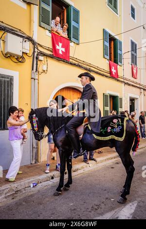 Chevaux dansants, Caragol de Santa Clara, festival de Sant Joan. Ciutadella. Minorque, Îles Baléares, Espagne Banque D'Images