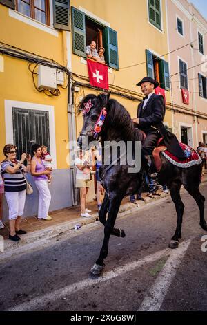 Chevaux dansants, Caragol de Santa Clara, festival de Sant Joan. Ciutadella. Minorque, Îles Baléares, Espagne Banque D'Images