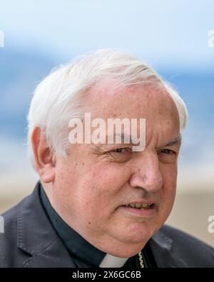 Marseille, France. 14 mai 2024. Jean-Marc Aveline, Cardinal de Marseille, lance officiellement un appel à dons pour rénover la dorure de la statue de notre Dame de la Garde et réaliser les restaurations nécessaires dans la Basilique pour un montant estimé à 2 millions 470 000 euros à Marseille, France, le 14 mai 2024. Photo de Laurent Coust/ABACAPRESS. COM Credit : Abaca Press/Alamy Live News Banque D'Images