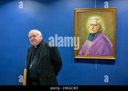 Marseille, France. 14 mai 2024. Jean-Marc Aveline, Cardinal de Marseille, lance officiellement un appel à dons pour rénover la dorure de la statue de notre Dame de la Garde et réaliser les restaurations nécessaires dans la Basilique pour un montant estimé à 2 millions 470 000 euros à Marseille, France, le 14 mai 2024. Photo de Laurent Coust/ABACAPRESS. COM Credit : Abaca Press/Alamy Live News Banque D'Images