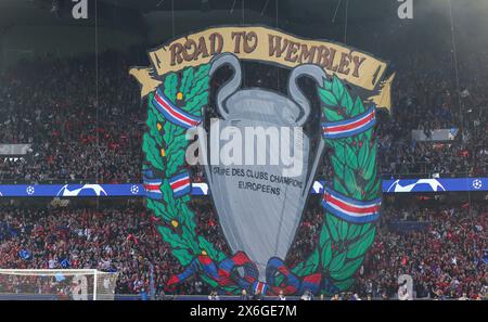 Paris, Frankreich. 07 mai 2024. firo : 07.05.2024, football, football, LIGUE DES CHAMPIONS DE l'UEFA, saison 2023/2024, UCL, CL, demi-finale, match retour, PSG, Paris Saint Germain - BVB, Borussia Dortmund 0:1 fans de Paris avec chorégraphie, Coupe de la Ligue des Champions crédit : dpa/Alamy Live News Banque D'Images