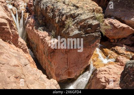 Magnifiques cascades le long du superbe sentier de randonnée Water Wheel Falls, près de Peyson, Arizona (États-Unis). Séduisant, étonnant, époustouflant, fascinant, Banque D'Images