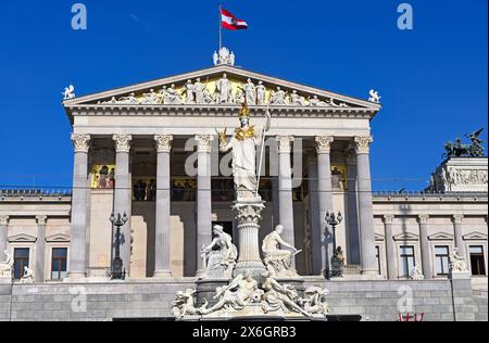 Statue de Pallas Athena devant le Parlement autrichien à Vienne Autriche Banque D'Images