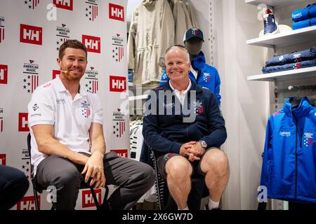 Barcelone, Espagne 14/05/2024, Tom Slingsby de l'Australie de l'équipe American Magic Sailing Team et Terry Hutchinson des États-Unis, skipper et président des opérations de voile de l'équipe American Magic America's Cup lors d'une conférence de presse le 14 mai 2024 au Helly Hansen Store de Barcelone, Espagne Banque D'Images