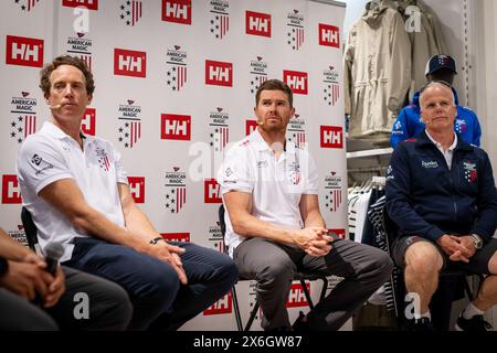 Barcelone, Espagne 14/05/2024, Tom Slingsby d'Australie et Terry Hutchinson des États-Unis de l'équipe American Magic Sailing Team lors d'une conférence de presse le 14 mai 2024 au Helly Hansen Store de Barcelone, Espagne Banque D'Images