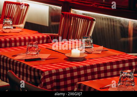 Florence, Italie - 29 décembre 2023 : terrasse du restaurant dans le centre de Florence pendant la période de Noël Banque D'Images