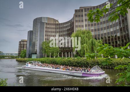Fluss Ill, Europäisches Parlament, Gebäude Winston Churchill, Avenue du Président Robert Schumann, Straßburg, DÃ département Bas-Rhin, Frankreich *** River Ill, Parlement européen, bâtiment Winston Churchill, Avenue du Président Robert Schumann, Strasbourg, DÃ département Bas-Rhin, France Banque D'Images
