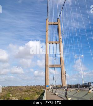 Hessle, Royaume-Uni, 14 avril 2024:- Une vue du pont Humber, à travers l'estuaire Humber de East Riding of Yorkshire au Lincolnshire Banque D'Images