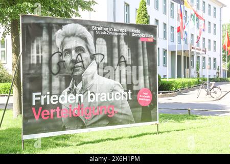 Wahlkampf - Europawahl 2024 Wahlplakat der FDP, es ist nicht egal. Es ist Europa. Marie-Agnes Strack-Zimmermann. Plakat besprüht mit GAZA. Münster, Nordrhein-Westfalen, DEU, Deutschland, 15.05.2024 *** campagne électorale élections européennes 2024 affiche électorale du FDP, It Doesnt Matter It Europe affiche Marie Agnes Strack Zimmermann pulvérisée avec GAZA Münster, Rhénanie du Nord-Westphalie, DEU, Allemagne, 15 05 2024 Banque D'Images