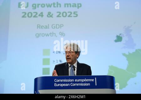 Bruxelles, Belgique. 15 mai 2024. Conférence de presse du Commissaire européen Paolo GENTILONI sur les prévisions économiques du printemps 2024 à Bruxelles, Belgique, le 15 mai 2024. Crédit : ALEXANDROS MICHAILIDIS/Alamy Live News Banque D'Images