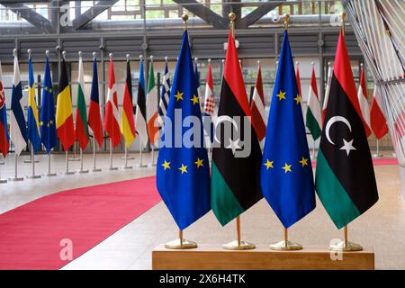 Bruxelles, Belgique. 15 mai 2024. Les drapeaux de la Libye et de l'Union eurupeenne sont debout au siège de l'UE à Bruxelles, en Belgique, le 15 mai 2024. Crédit : ALEXANDROS MICHAILIDIS/Alamy Live News Banque D'Images