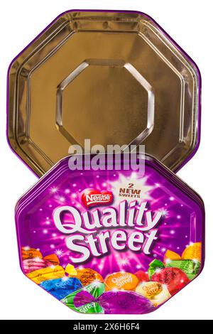 Vide Nestlé Quality Street Chocolates bonbons en métal boîte isolée sur fond blanc - tout parti, mangé tous les concept Banque D'Images