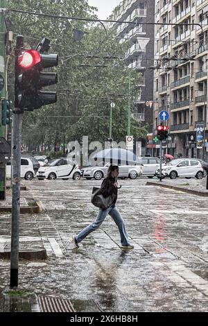 Milan, Italie. 15 mai 2024. Maltempo Viale dei mille e Viale AbruzziMilano, Italia - Cronaca Martedì, 15 Maggio, 2024. (Foto di Marco Ottico/Lapresse) mauvais temps Viale dei mille et Viale Abruzzi Milan, Italie - Actualités mardi, 15 mai, 2024. (Photo de Marco Ottico/Lapresse) crédit : LaPresse/Alamy Live News Banque D'Images