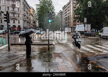 Milan, Italie. 15 mai 2024. Maltempo Viale dei mille e Viale AbruzziMilano, Italia - Cronaca Martedì, 15 Maggio, 2024. (Foto di Marco Ottico/Lapresse) mauvais temps Viale dei mille et Viale Abruzzi Milan, Italie - Actualités mardi, 15 mai, 2024. (Photo de Marco Ottico/Lapresse) crédit : LaPresse/Alamy Live News Banque D'Images