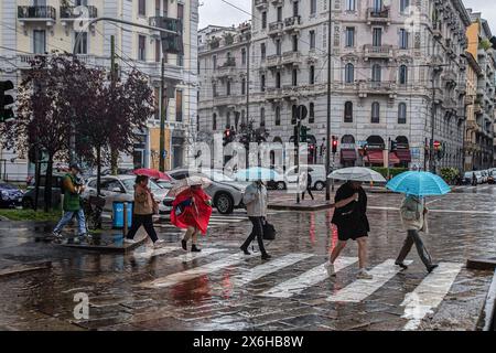 Milan, Italie. 15 mai 2024. Maltempo Viale dei mille e Viale AbruzziMilano, Italia - Cronaca Martedì, 15 Maggio, 2024. (Foto di Marco Ottico/Lapresse) mauvais temps Viale dei mille et Viale Abruzzi Milan, Italie - Actualités mardi, 15 mai, 2024. (Photo de Marco Ottico/Lapresse) crédit : LaPresse/Alamy Live News Banque D'Images