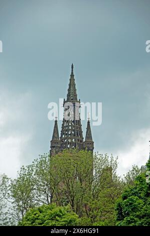 Sir George Gilbert Scott a conçu les bâtiments principaux de l'université et il a planifié une flèche recouverte de plomb pour la tour, mais il est mort avant qu'elle ne soit achevée. Banque D'Images