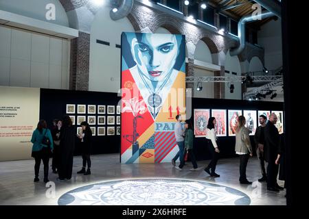 Milan, Italie. 15 mai 2024. L’exposition Obey : L’art de Shepard Fairey ouvre ses portes à la Fabbrica del Vapore à Milan, en Italie, le 15 mai 2024. L’exposition se consacre à Shepard Fairey, l’un des artistes les plus influents et reconnus internationalement. Avec son art, il contribue de manière significative à l’évolution du Street Art et de ses langages. (Photo de Mairo Cinquetti/NurPhoto) crédit : NurPhoto SRL/Alamy Live News Banque D'Images