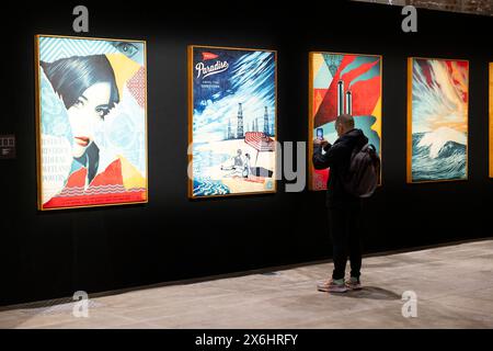 Milan, Italie. 15 mai 2024. L’exposition Obey : L’art de Shepard Fairey ouvre ses portes à la Fabbrica del Vapore à Milan, en Italie, le 15 mai 2024. L’exposition se consacre à Shepard Fairey, l’un des artistes les plus influents et reconnus internationalement. Avec son art, il contribue de manière significative à l’évolution du Street Art et de ses langages. (Photo de Mairo Cinquetti/NurPhoto) crédit : NurPhoto SRL/Alamy Live News Banque D'Images