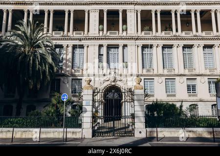 Nice, France - 28 janvier 2024 : le palais préfectoral de Nice, situé dans le Vieux Nice, siège de la préfecture des Alpes-Maritimes et résidence du Banque D'Images