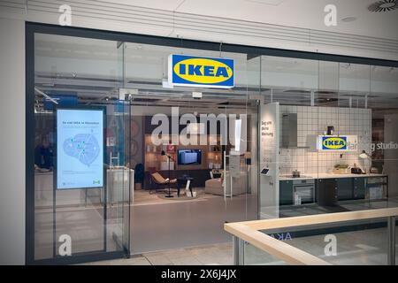 IKEA Planning Studio in den Riem Arcaden à Muenchen. E *** Ikea Planning Studio dans le Riem Arcaden à Munich e Banque D'Images