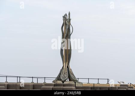 Redcar, North Yorkshire, Royaume-Uni. Sculpture de lignes de vie par Ian Randall, sur l'Esplanade dans la ville. Banque D'Images