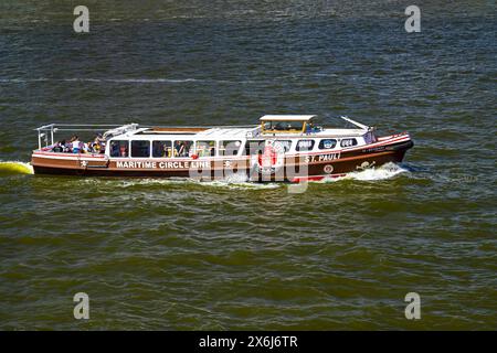 Pauli-Barkasse der maritime Circle Line im Hafen von Hamburg, Deutschland *** FC St Pauli barge de la maritime Circle Line dans le port de Hambourg, Allemagne Banque D'Images