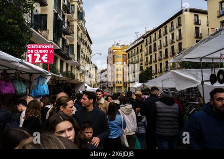 Madrid, Espagne. 11 février 2024 - marché de rue plein air. Banque D'Images