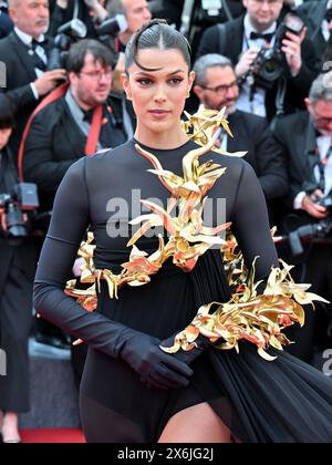 Cannes, France. 02 janvier 2000. Cannes, 77ème Festival de Cannes 2024, deuxième soirée tapis rouge du film 'Furiosa : a Mad Max Saga'. Sur la photo Iris Mittenaere Credit : Independent photo Agency/Alamy Live News Banque D'Images