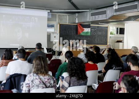 Roma, Italie. 15 mai 2024. Nakba Day All' Università la Sapienza . Assemblea studentesca con esperti in medioriente - Cronaca - Roma, Italia - Mercoledì, 15 Maggio 2024 (foto Cecilia Fabiano/LaPresse) Journée de la Nakba à l'Université Sapienza, Assemblée sur la Palestine - Actualités - Rome, Italie - jeudi 15 mai 2024 (photo Cecilia Fabiano/LaPresse) crédit : LaPresse/Alamy Live News Banque D'Images