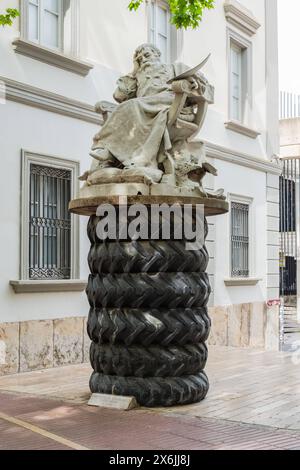 Skulpturen am Placa Gala i Salvador Dali vor dem Teatre-Museu Dali in Figueras, Spanien Figueras Katalonien Spanien *** sculptures at Placa Gala i Sal Banque D'Images