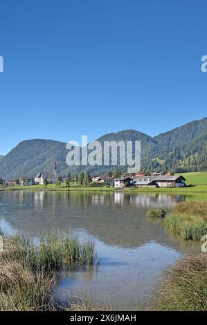 Sankt Ulrich am Pillersee au lac Pillersee dans le district de Kitzbühel, Tyrol, Autriche Banque D'Images