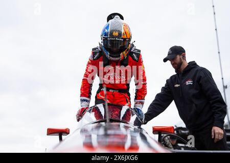 SANTINO FERRUCCI (14 ans) de Woodbury, Connecticut monte dans leur voiture lors de l'Indy 500 Open test à l'Indianapolis Motor Speedway à Speedway IN. Banque D'Images